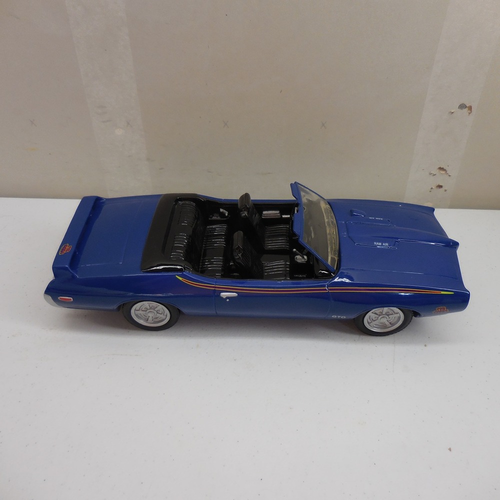 2006 Jim Beam IAJBBSC 1969 Pontiac GTO Judge Blue Convertible Decanter 56/250
